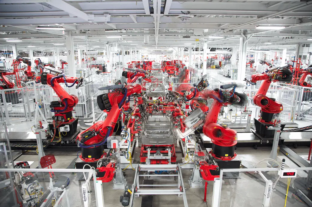 „Tesla“ planuoja tiekti 1,9 mlrd. USD automobilių dalių iš Indijos.