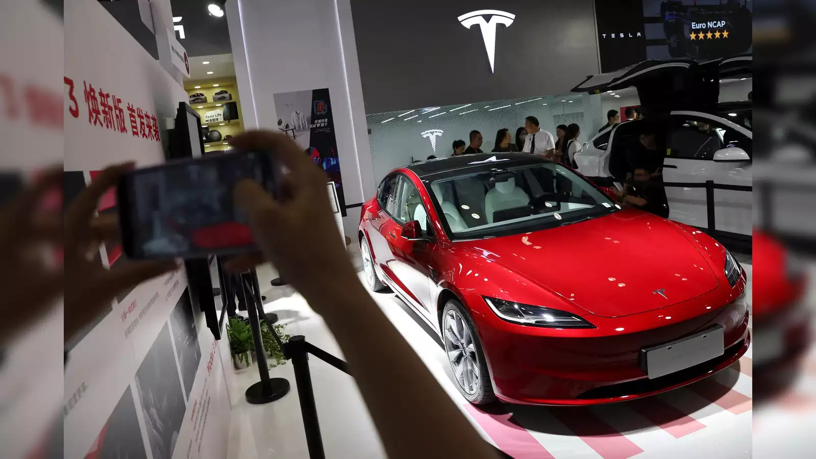 ES toliau mažina tarifus „Tesla“ ir Kinijoje pagamintoms elektrinėms transpor...