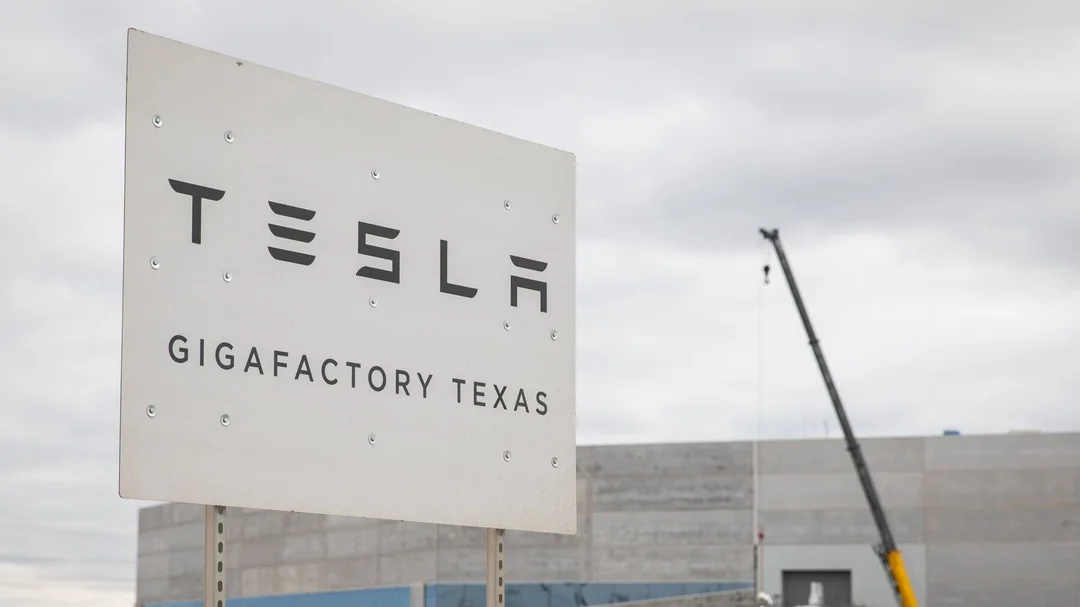 Tesla Teksaso gamykla tariamai išleidžia toksiškas nuotekas į kanalizacijos s...