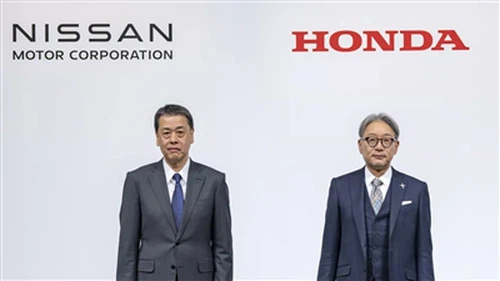 „Honda“ prašo „Nissan“ atpirkti „Renault“ akcijas